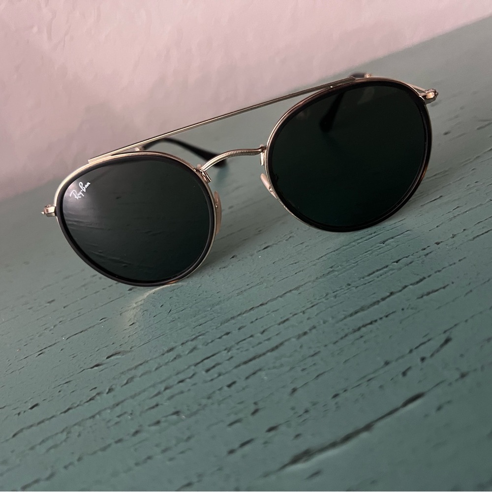 SOLD Raybans Round sunnies with bridge